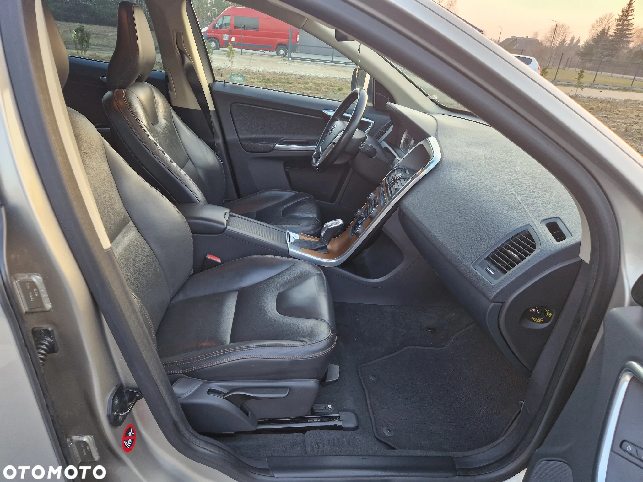 Volvo XC 60 D4 Geartronic Momentum - 26