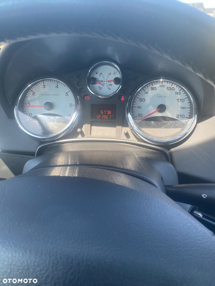 Peugeot 207 - 14