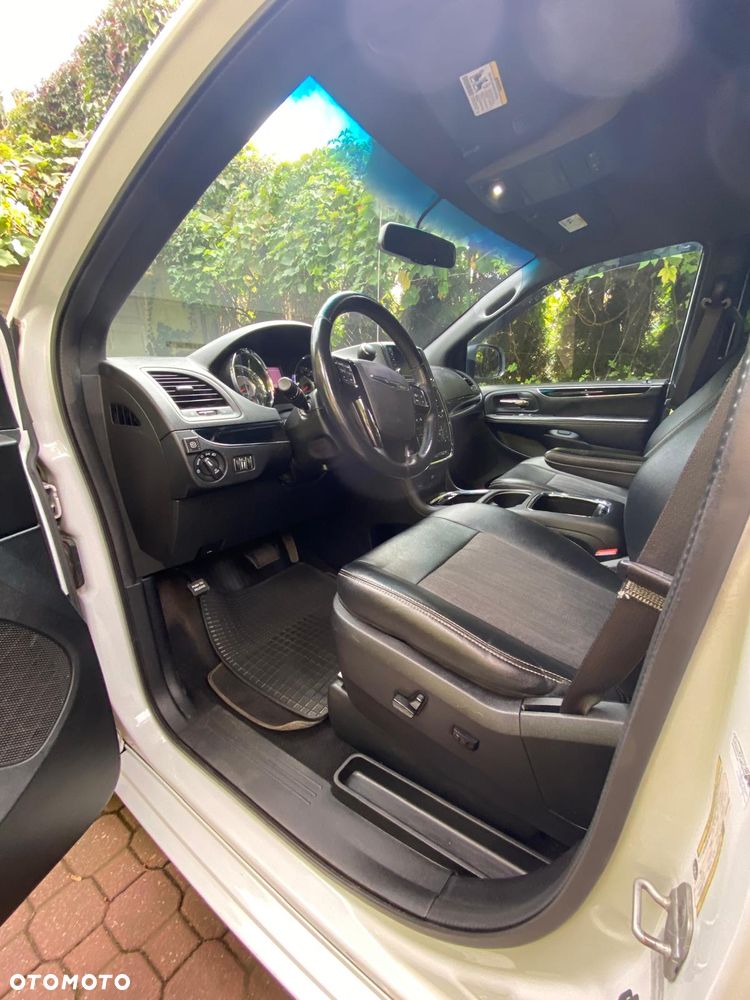 Chrysler Town & Country 3.6 Limited - 7
