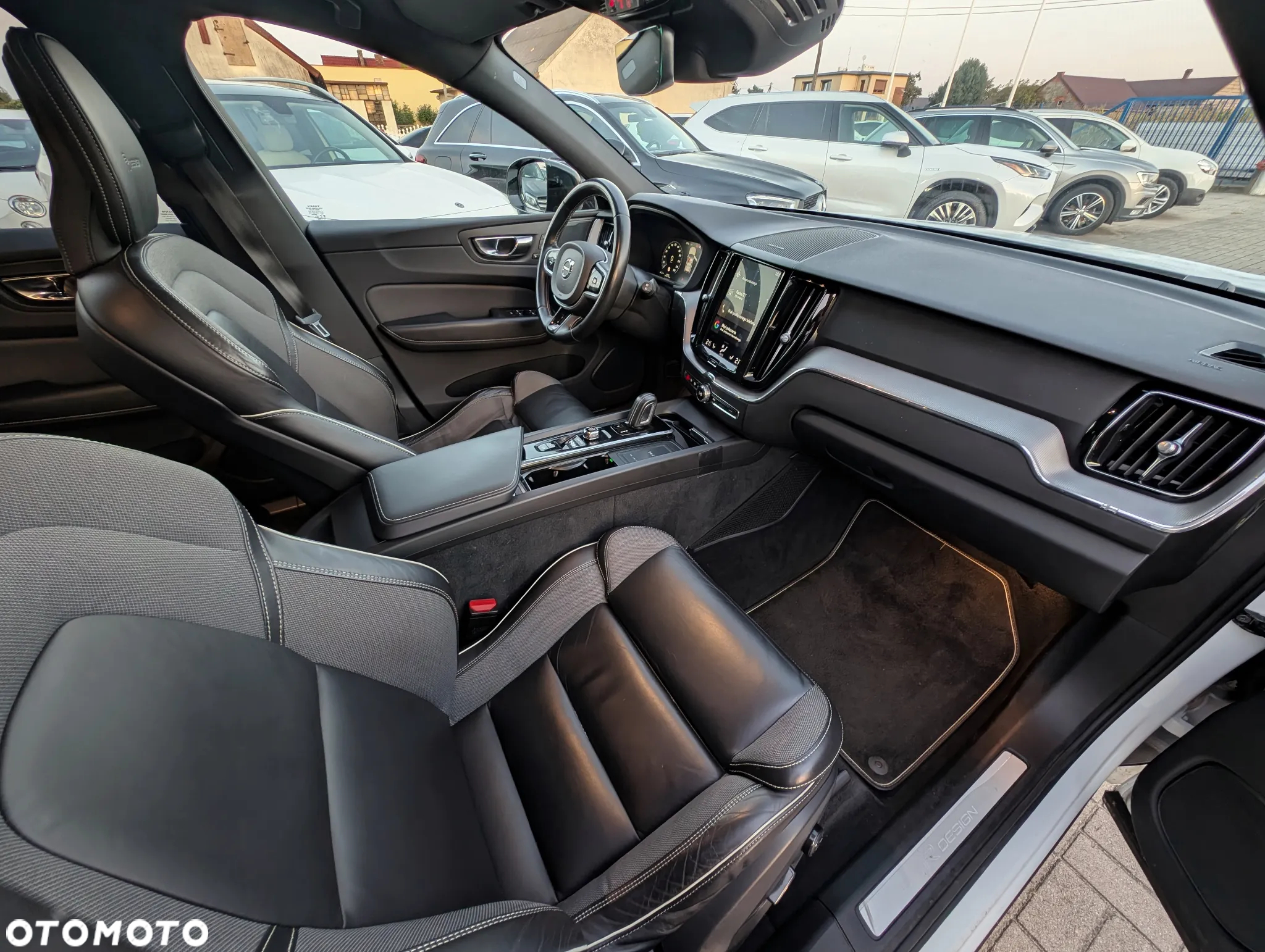Volvo XC 60 B5 D AWD R-Design - 17