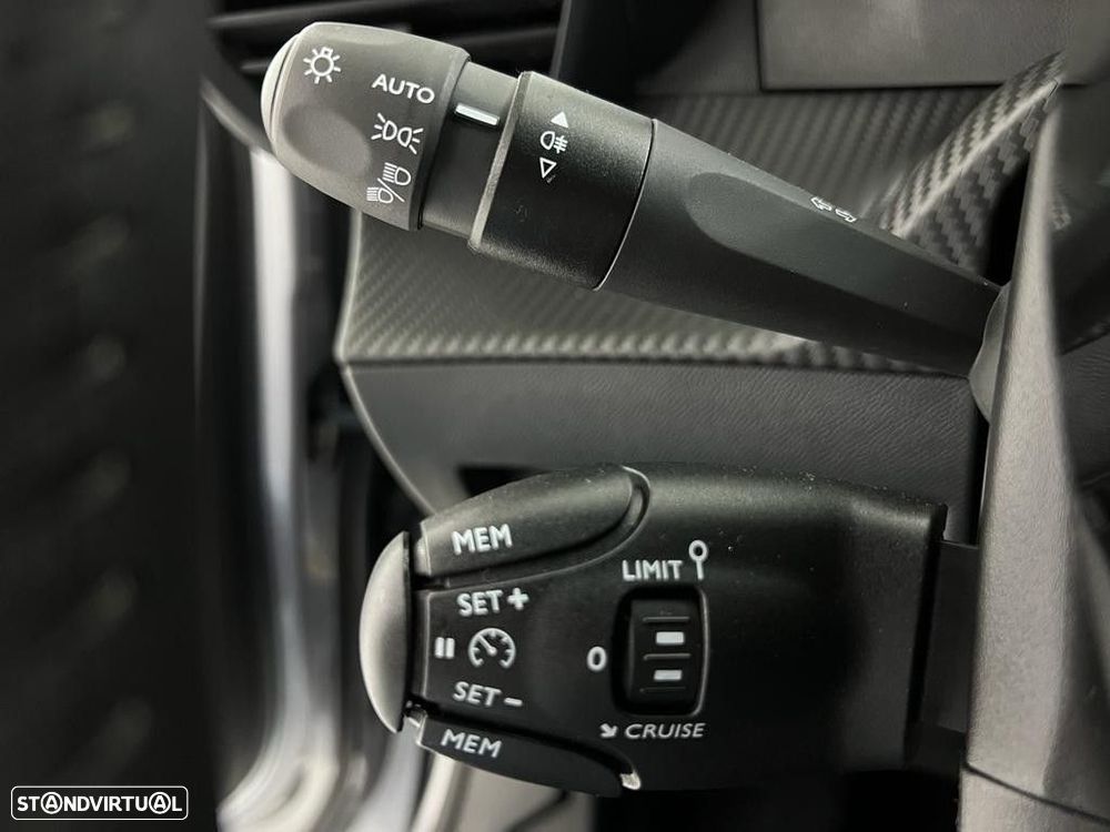Peugeot 2008 1.2 PureTech Allure - 15