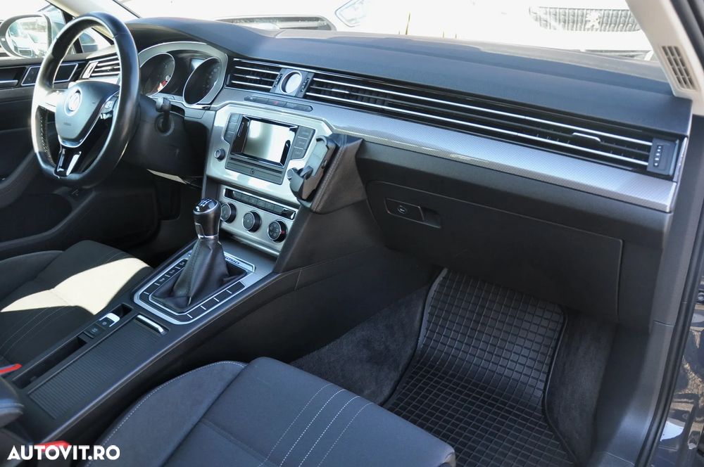 Volkswagen Passat 2.0 TDI (BlueMotion Technology) Trendline - 9