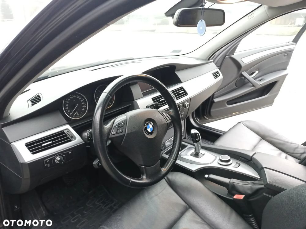 BMW Seria 5 525d - 8
