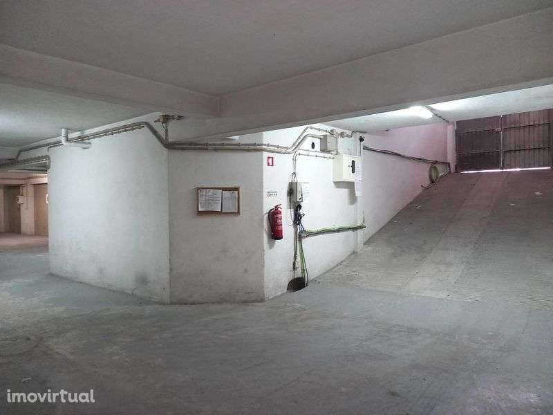 Garagem • Pinhal Novo • Excelente Localização - Grande imagem: 2/6