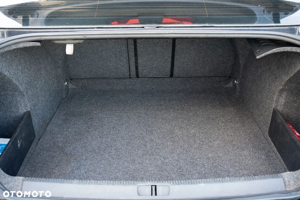 Volkswagen Passat 2.0 TDI Comfortline - 12