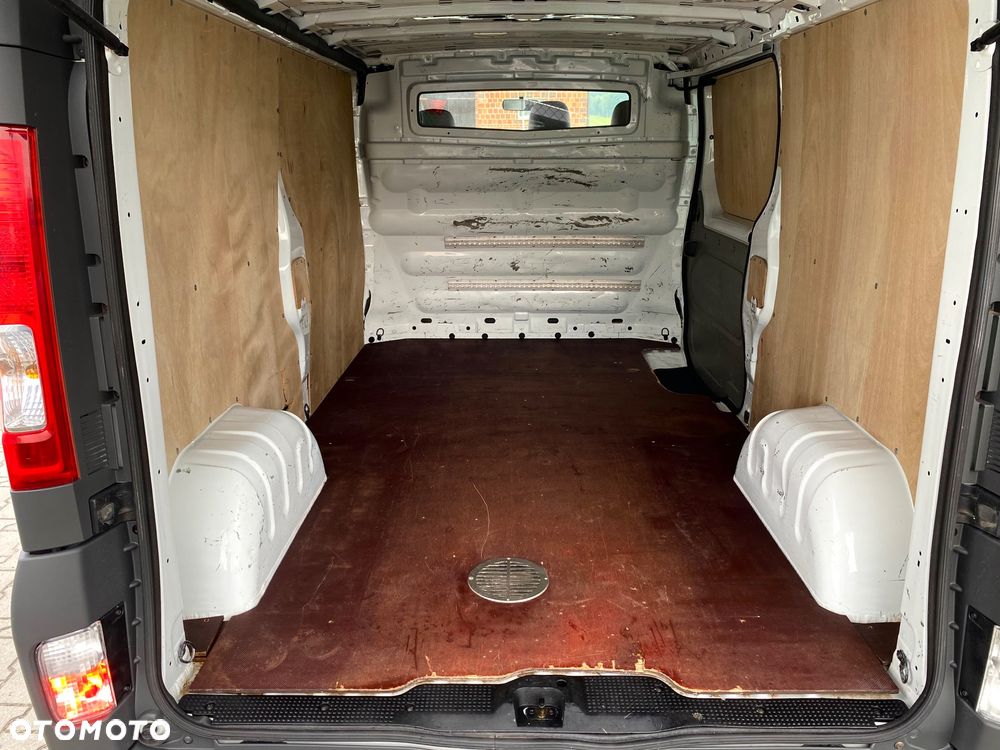 Opel Vivaro - 11