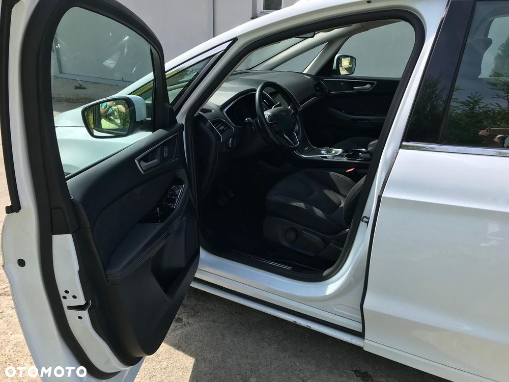 Ford S-Max - 17