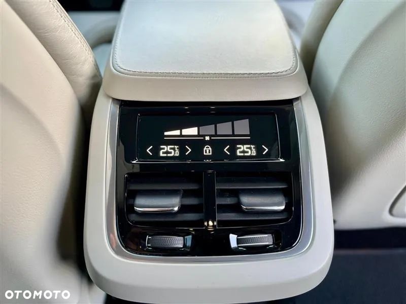 Volvo V90 Cross Country - 29