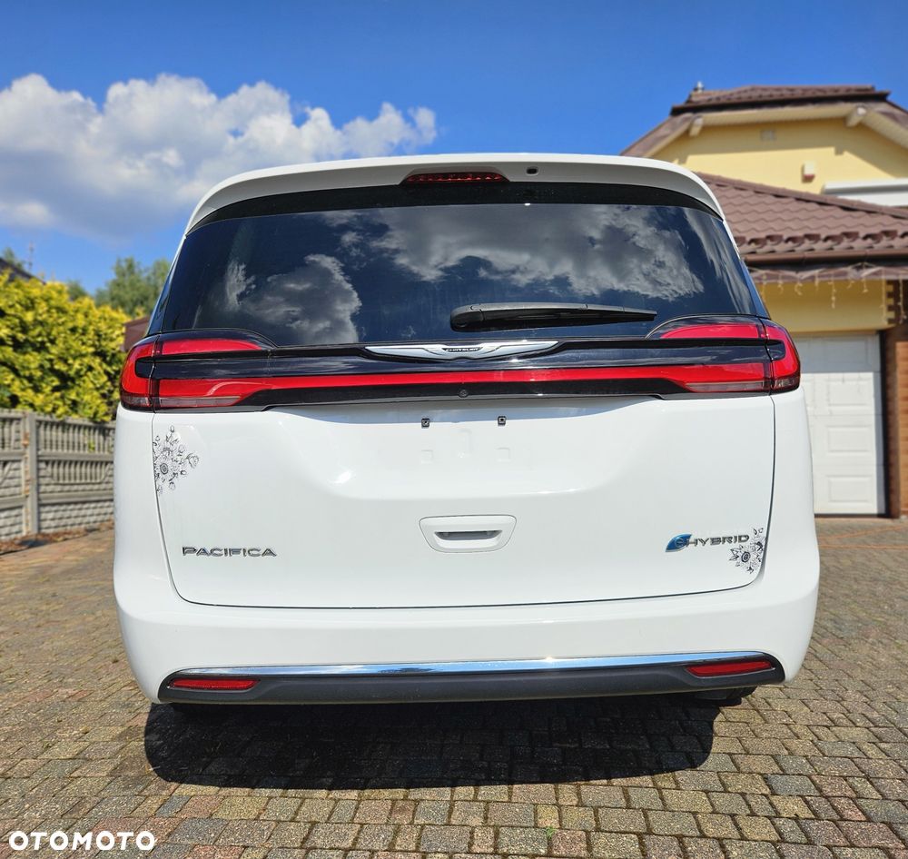 Chrysler Pacifica - 4
