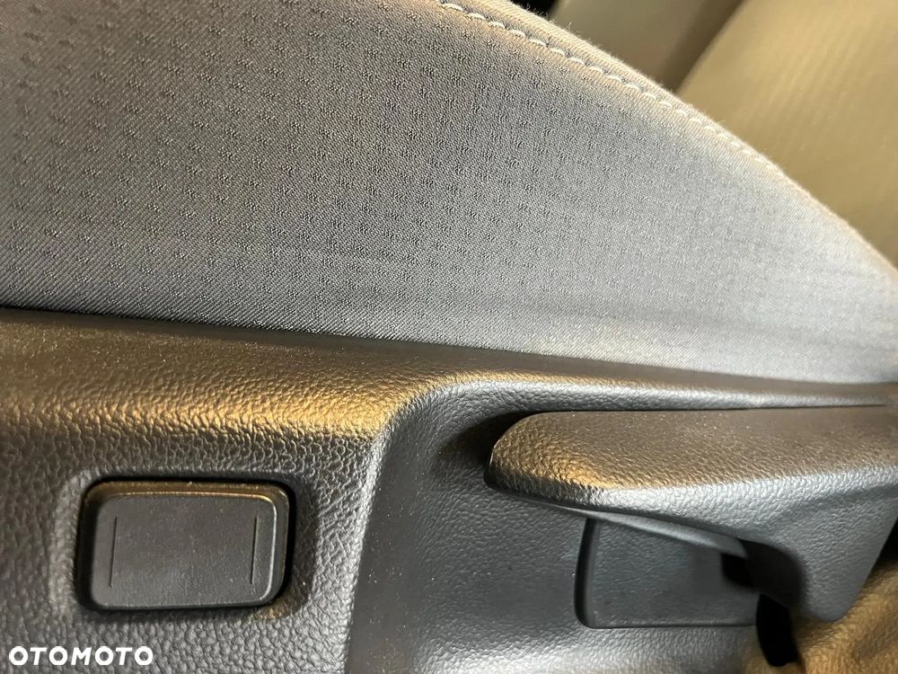 Toyota Prius 1.8 Hybrid Premium - 17