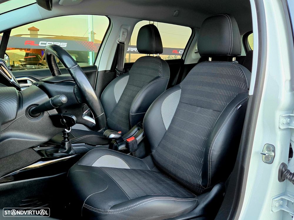 Peugeot 2008 1.2 PureTech Allure - 10