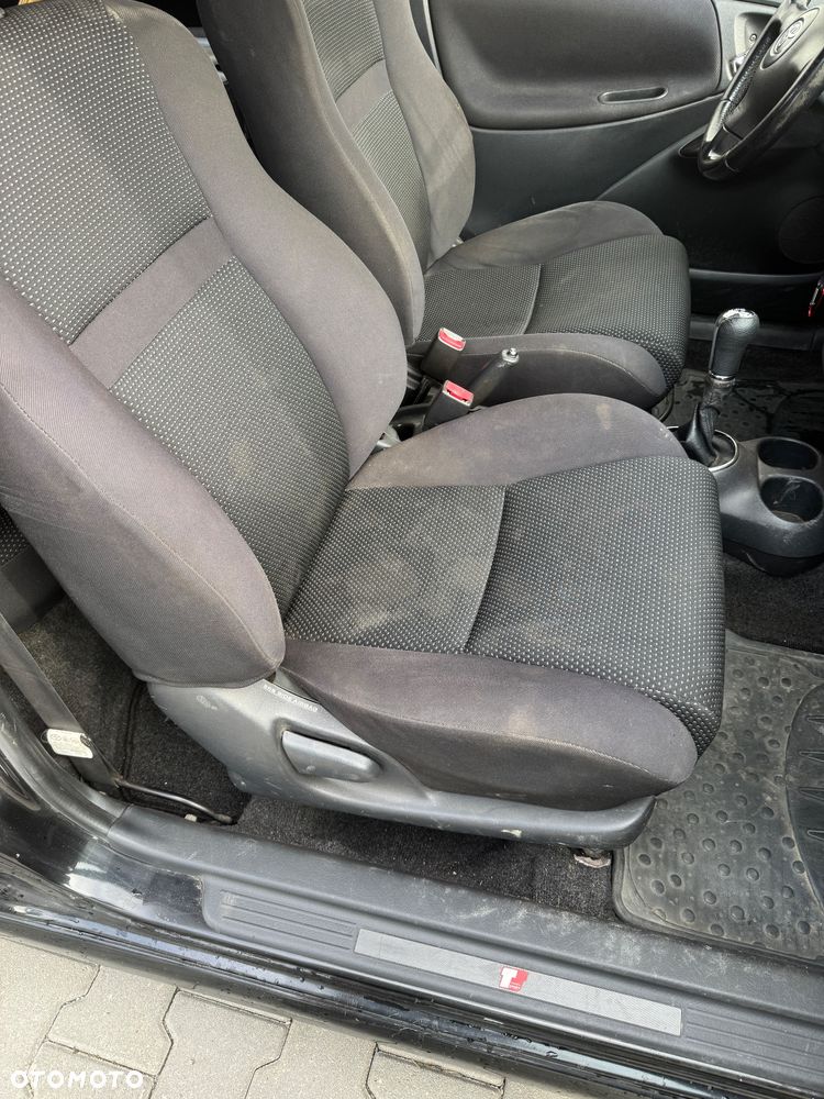 Toyota Yaris - 16