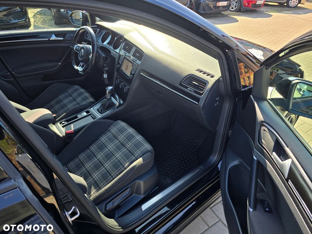 Volkswagen Golf - 11