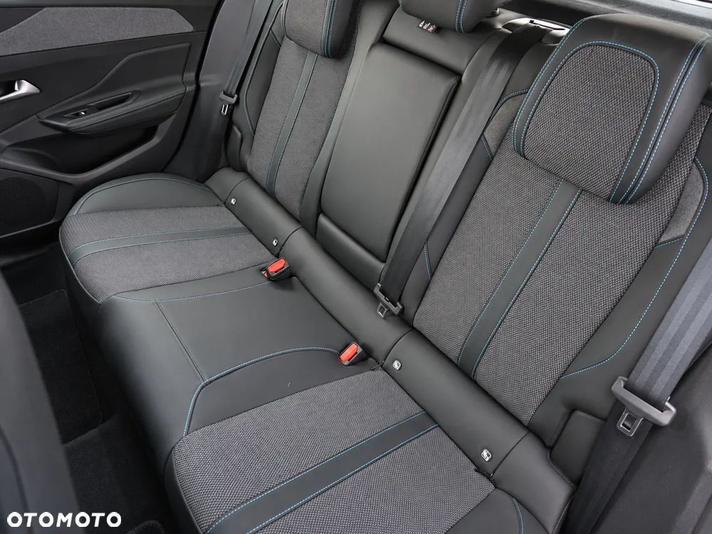 Peugeot 308 1.2 PureTech Allure S&S EAT8 - 17