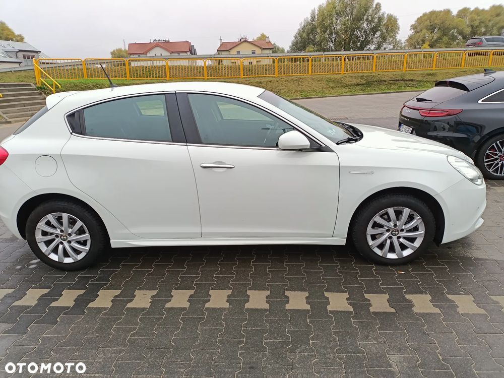 Alfa Romeo Giulietta 2014 photo 4