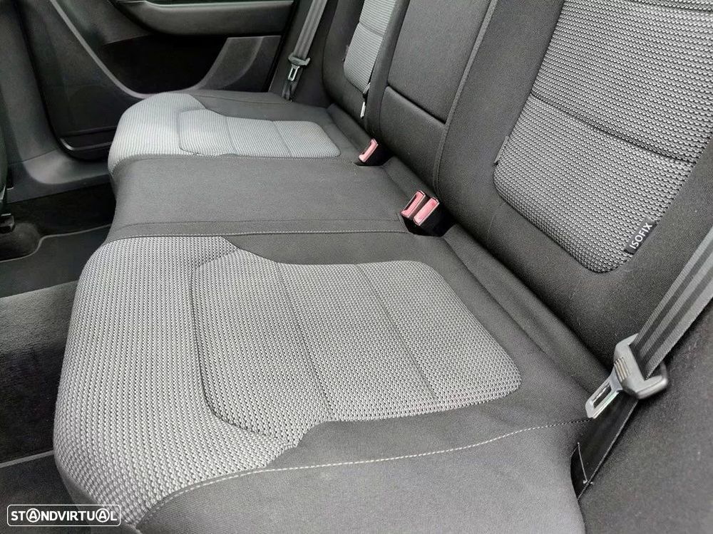 VW Passat 1.6 TDI BlueMotion - 15