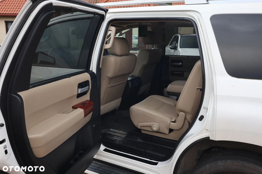 Toyota Sequoia - 13