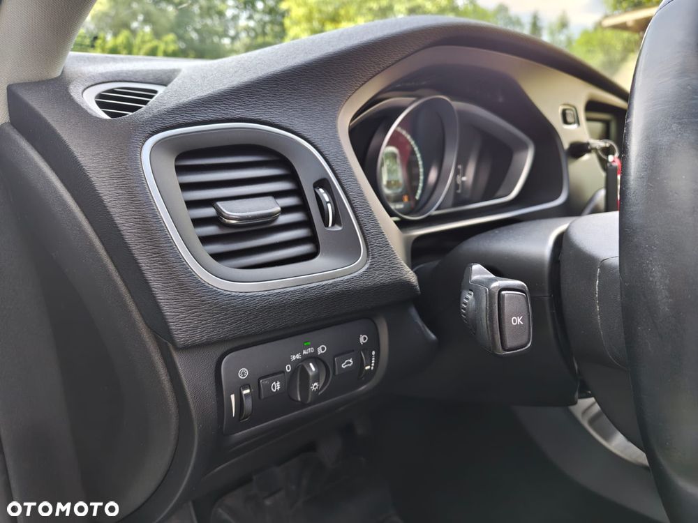 Volvo V40 D2 R-Design Summum - 19
