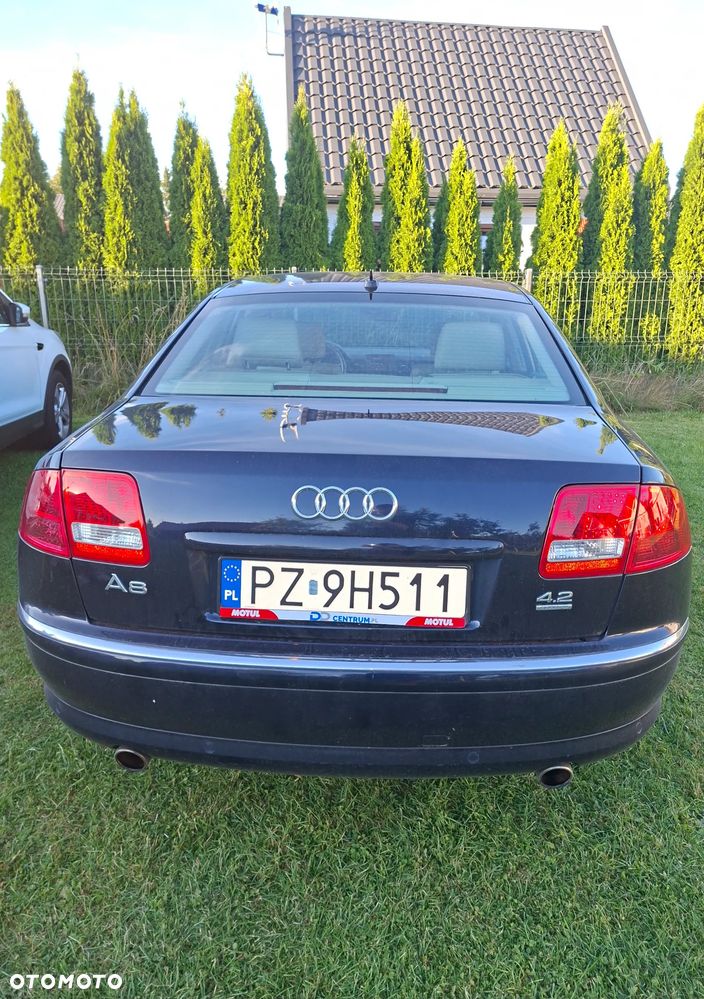 Audi A8 4.2 Quattro - 6