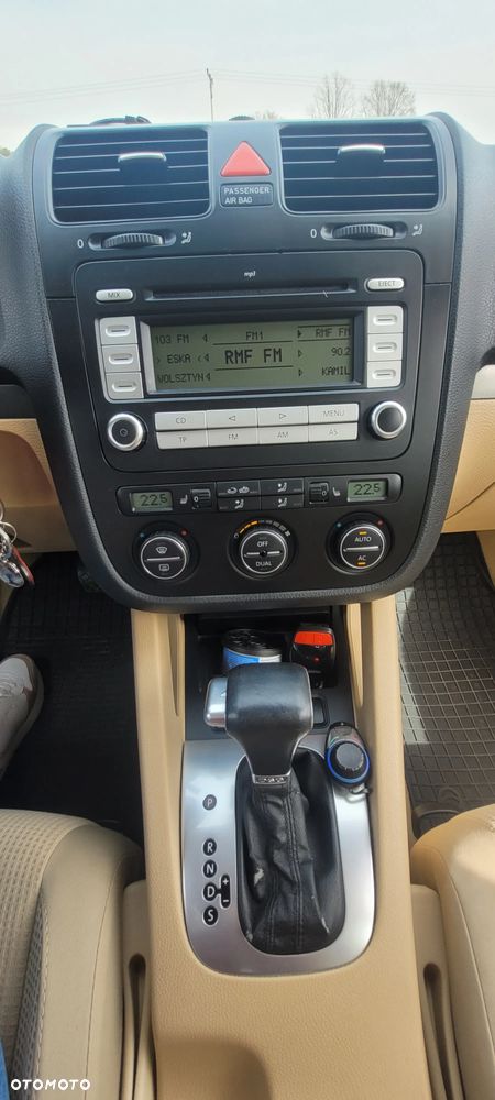 Volkswagen Jetta 2.0 TDI DSG Comfortline - 18
