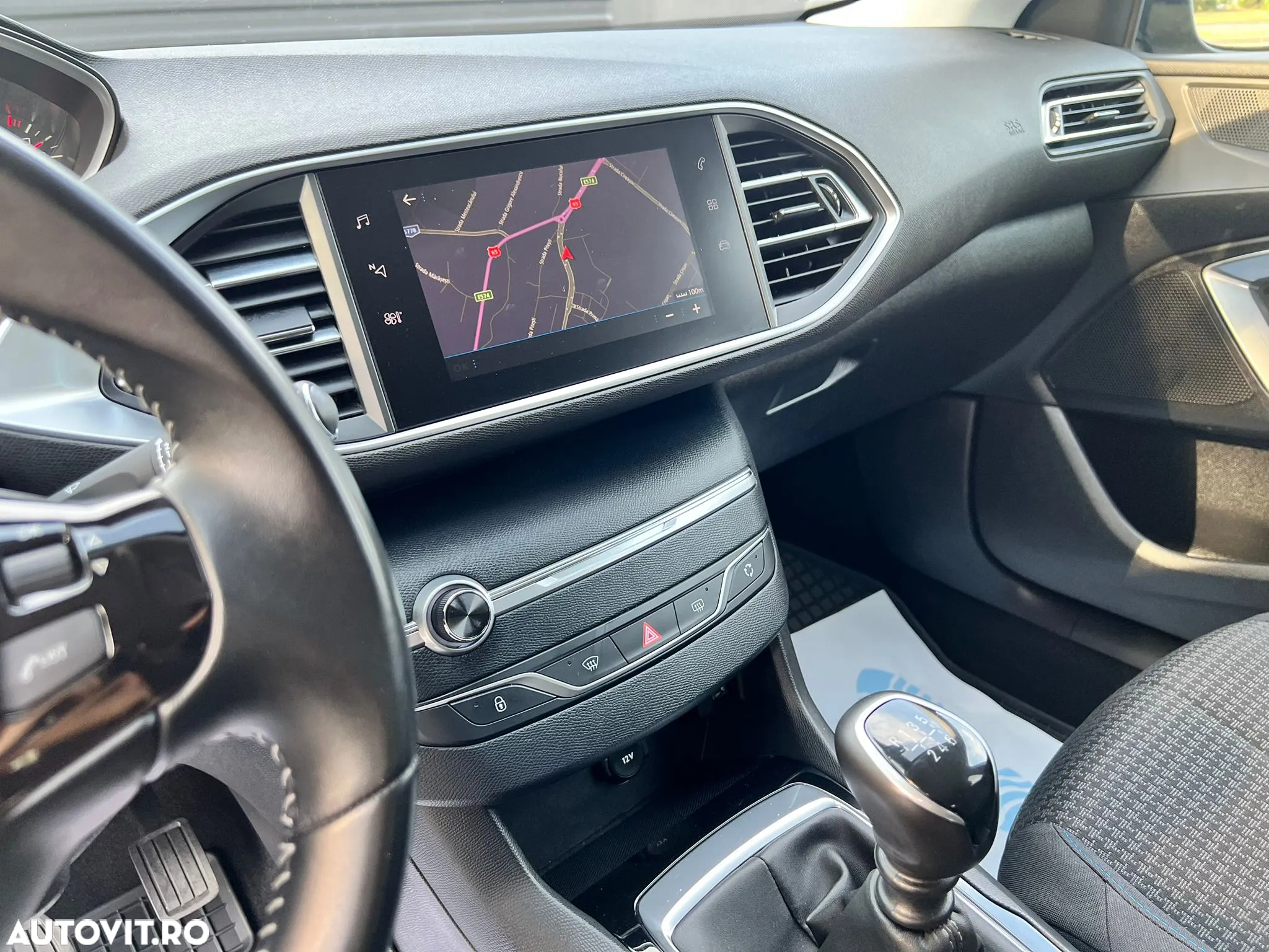 Peugeot 308 1.2 L PureTech Turbo S&S Allure - 7