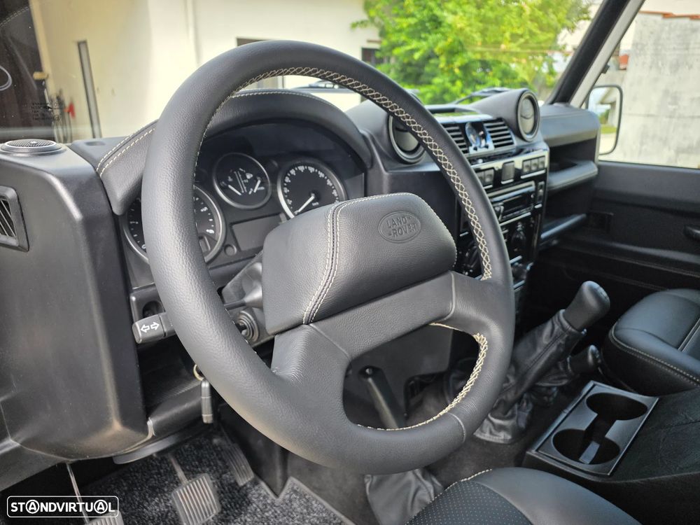 Land Rover Defender 90 2.4 CRD S - 31