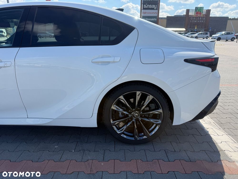 Lexus IS - 16