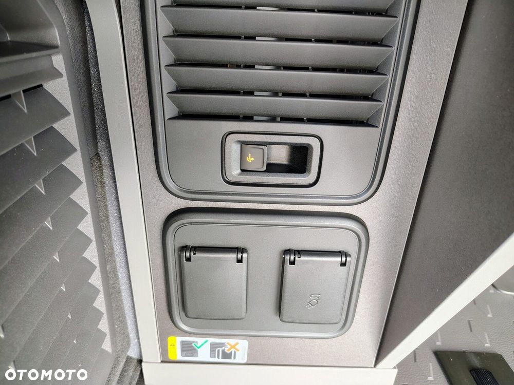 Volkswagen california Nowa California Beach silnik: 2,0 l TDI SCR 150 KM / skrzynia biegów: 7-biegowa DSG rozstaw osi: 3124 mm - 11