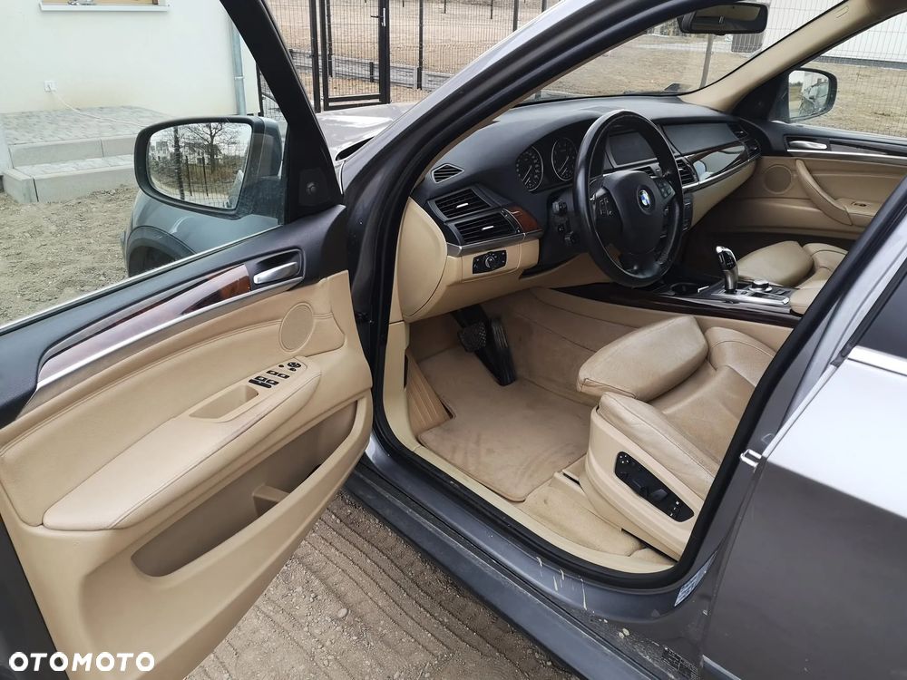 BMW X5 4.8i xDrive - 24