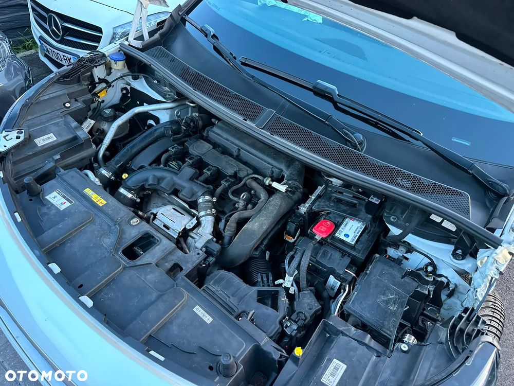 Peugeot 5008 1.6 THP Allure S&S EAT6 - 27