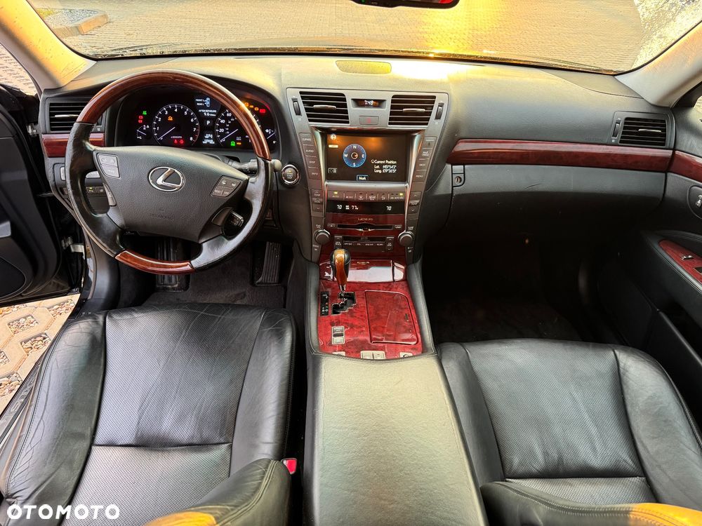Lexus LS 460 Elite - 12