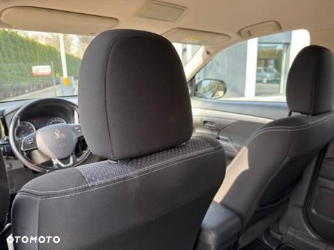 Mitsubishi Outlander 2.0 Invite + 2WD - 17