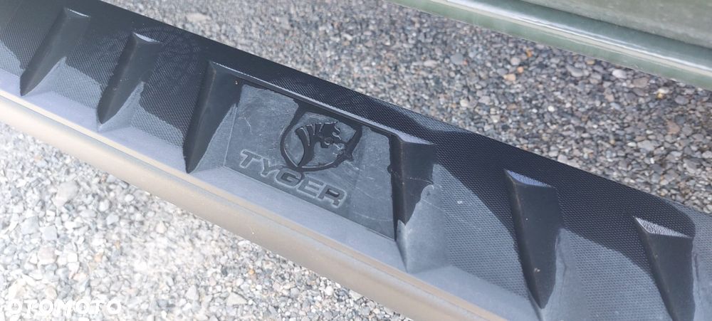 Toyota Tacoma - 24