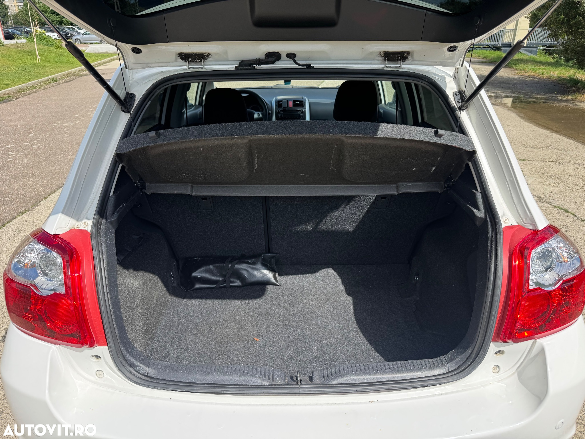 Toyota Auris 2.0 D-4D Executive - 13