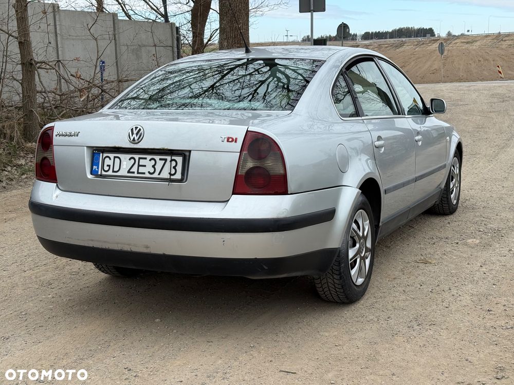 Volkswagen Passat 1.9 TDI Highline - 4