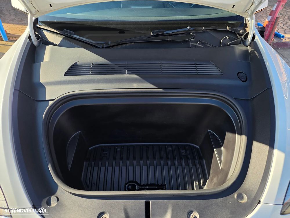 Tesla Model Y Long Range Dual Motor AWD - 11