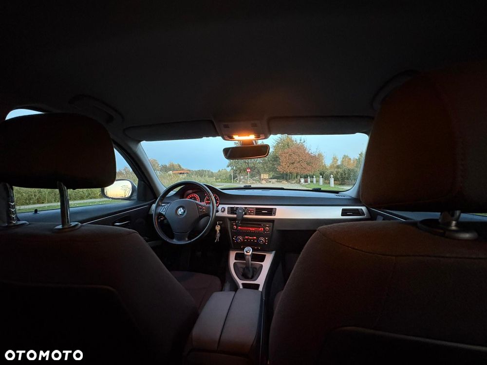 BMW Seria 3 318i - 8