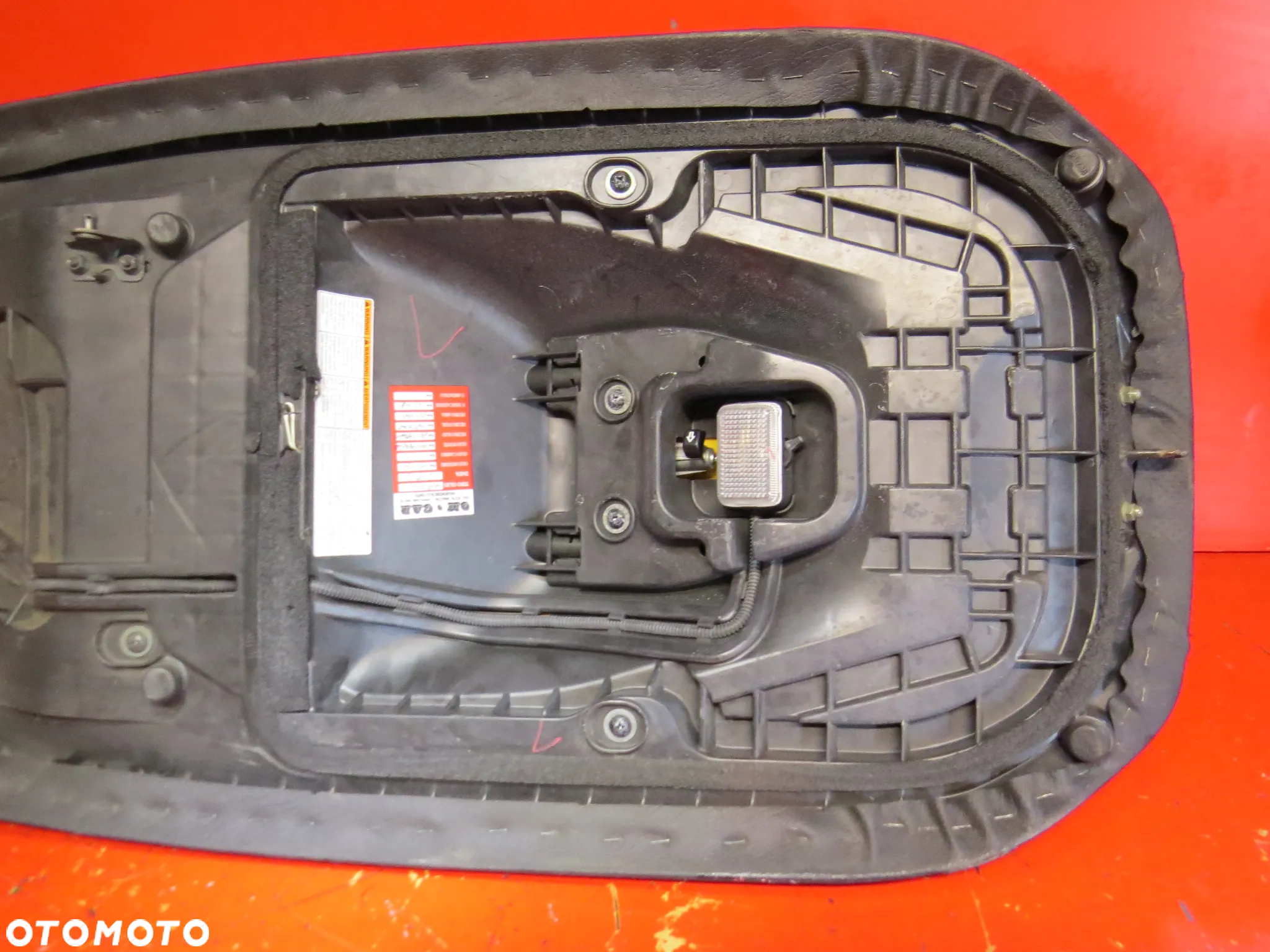 SUZUKI BURGMAN 400 250 07 k7 kanapa siedzenie siodło fotel - 13