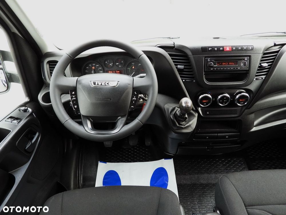 Iveco DAILY 35C17 SKRZYNIA PODWÓJNA KABINA DOKA 7 MIEJSC TEMPOMAT BLIŹNIACZE KOŁA KLIMATYZACJA  170KM - 30