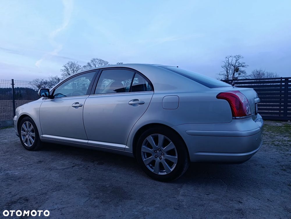 Toyota Avensis 2.0 D-4D Sol - 9