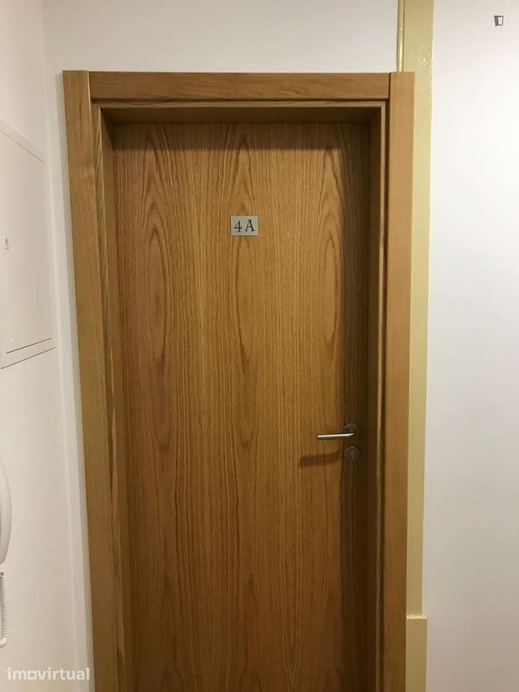 Quarto - localizado em Baixa Coimbra - Grande imagem: 3/9