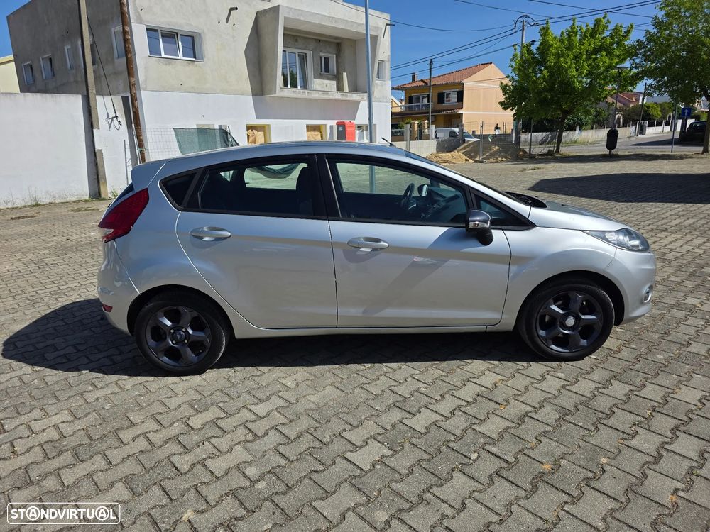 Ford Fiesta 1.25 Techno - 32
