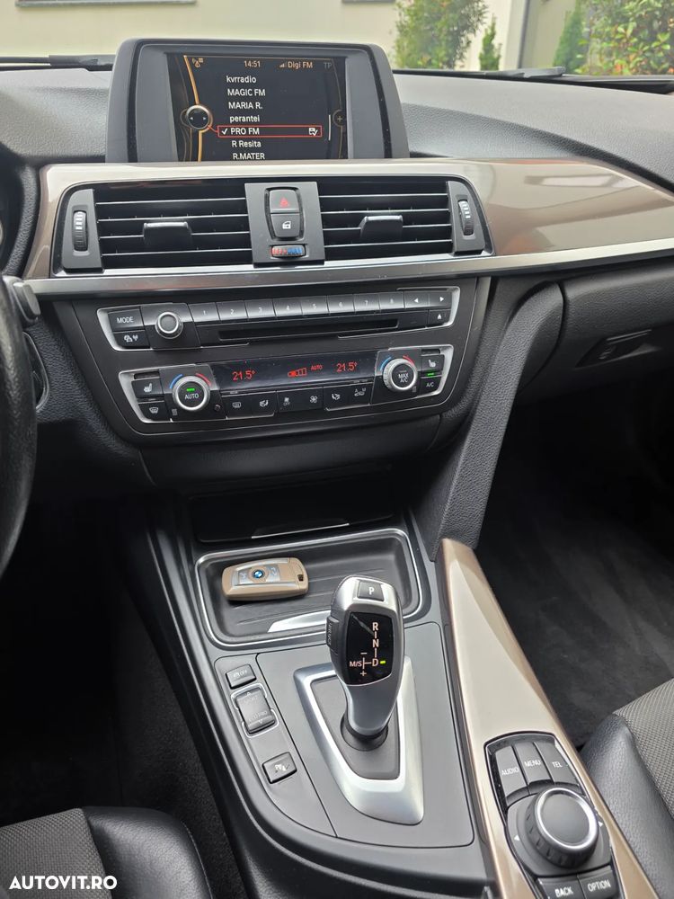 BMW Seria 3 320d Aut. Modern Line - 29