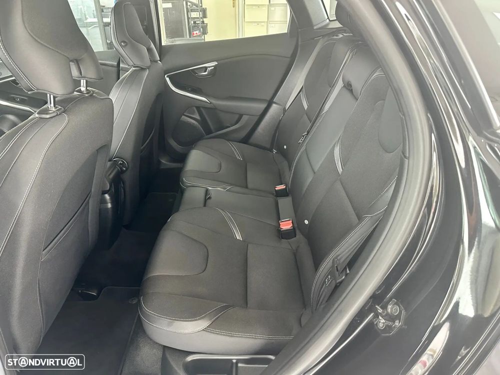 Volvo V40 Cross Country - 24