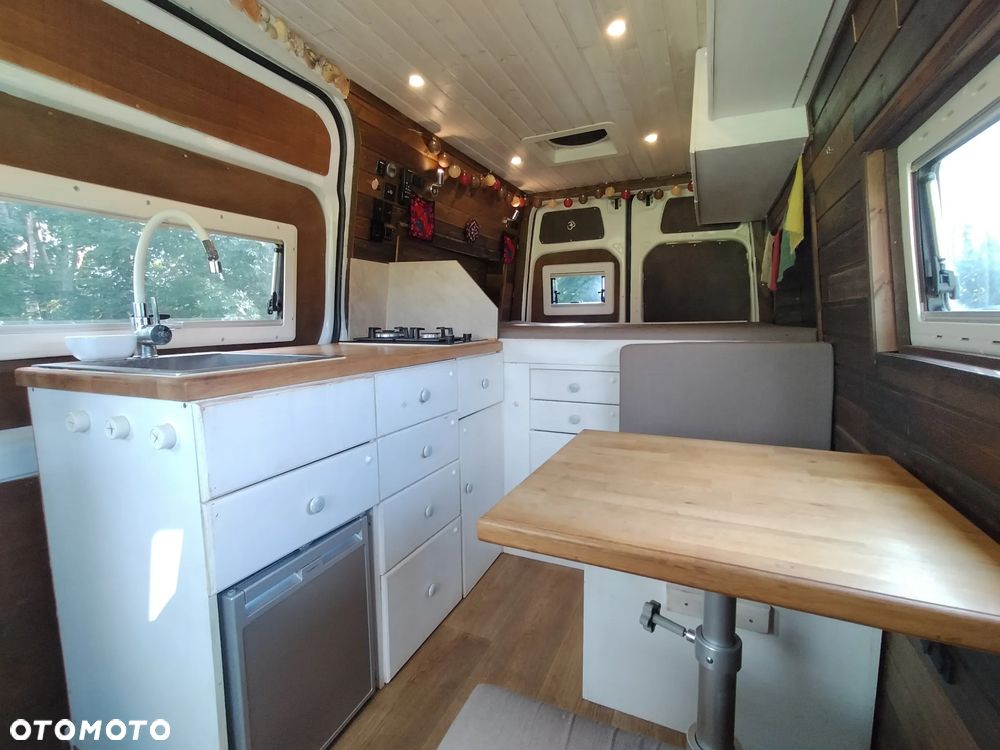 Mercedes-Benz Sprinter - 11