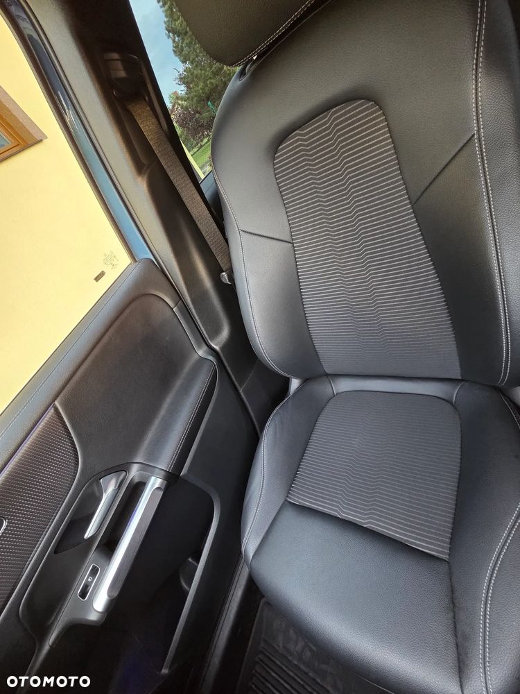 Mercedes-Benz GLB - 24
