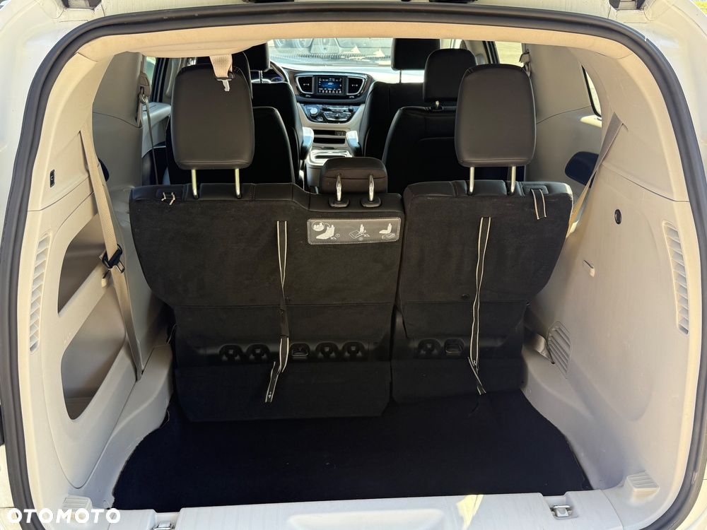 Chrysler Pacifica - 32