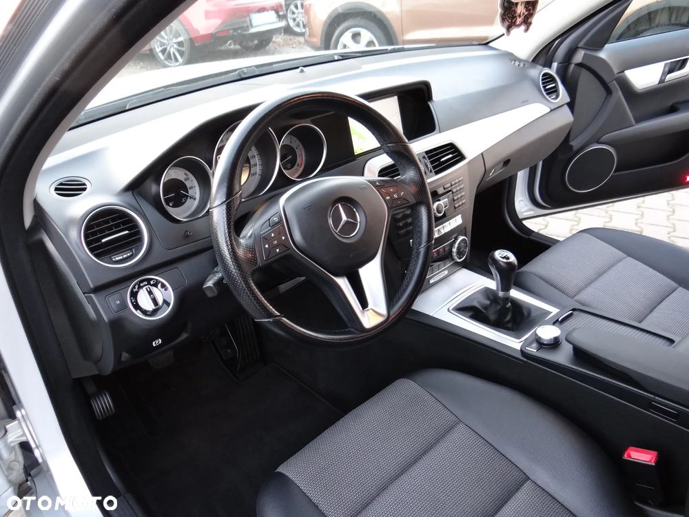 Mercedes-Benz Klasa C 180 CGI BlueEff Avantgarde - 21