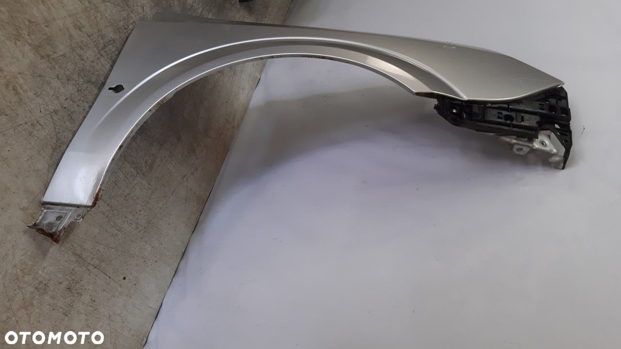 * OPEL VECTRA C LIFT BŁOTNIK PRZEDNI PRZÓD PRAWY Z157 SREBRNY - 2