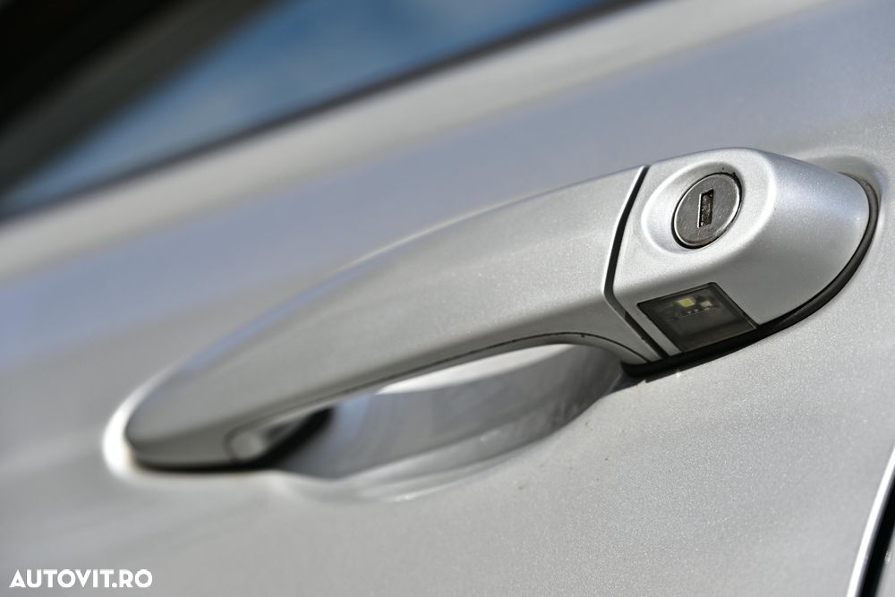 BMW Seria 3 318d Touring Aut. - 12